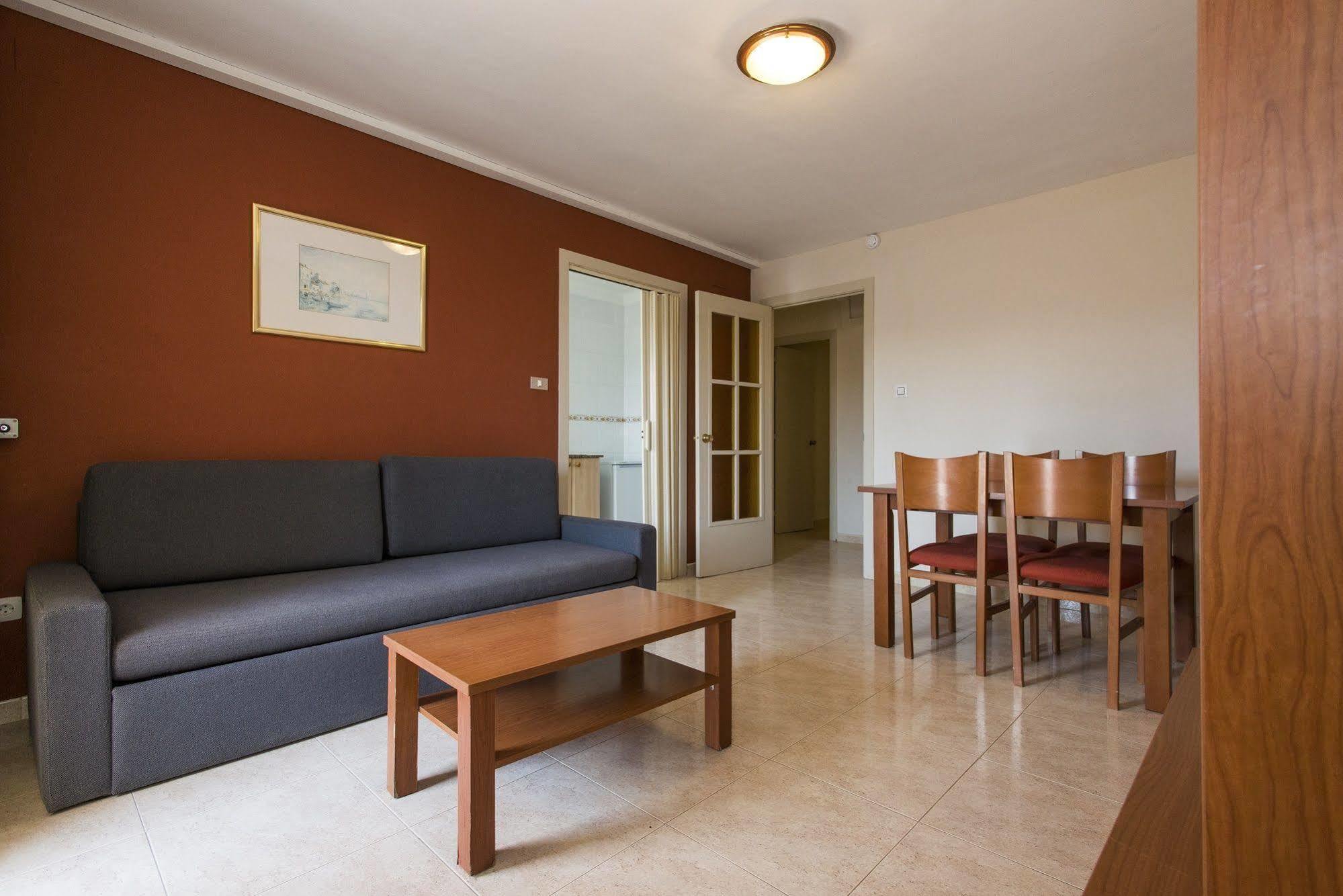 Aparthotel California 2*